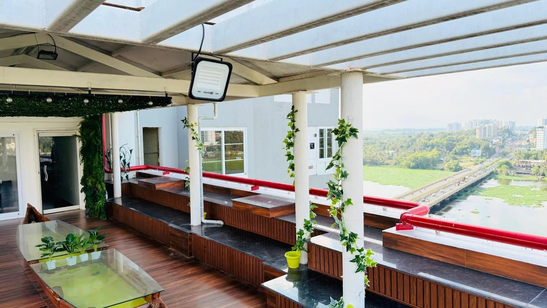 Lake View Castle Thiruvananthapuram 0*,